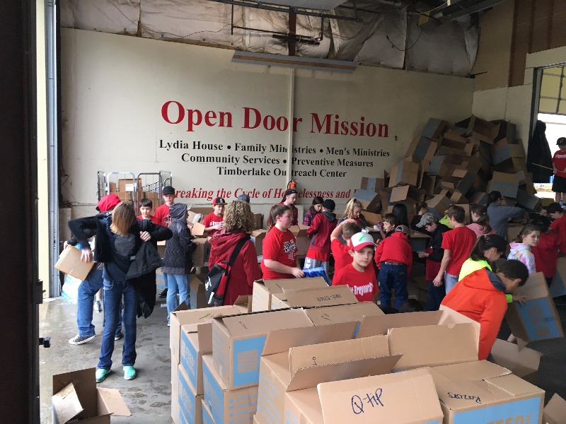 Treynor Csd Students Serve At Open Door Mission
